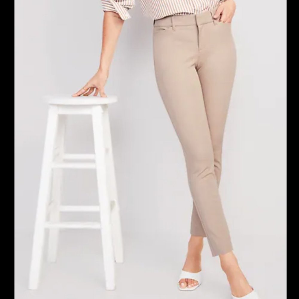 Mid-Rise Pixie Skinny Ankle Pants- NEVER WORN